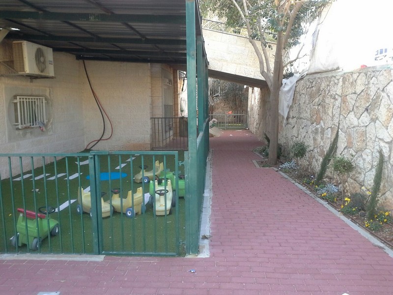 E251092 חצר פעילה לגן ילדים – בעש"ט