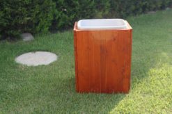 פח מעץ לחצר