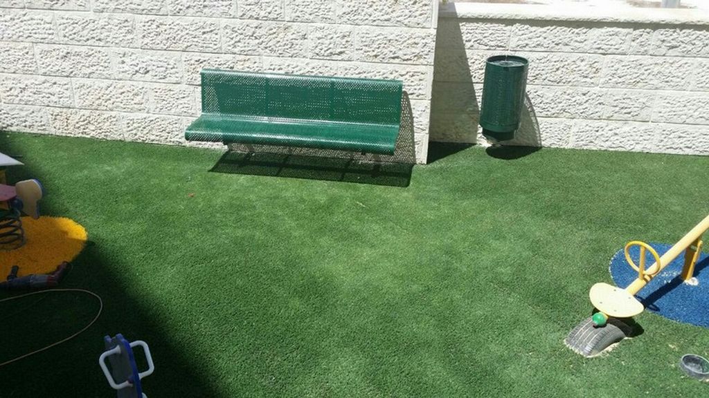 S964181 חצר משחקים לבניין מגורים