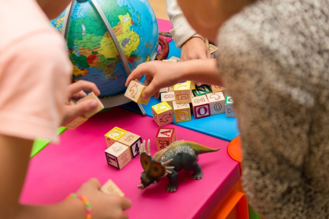 U888726 קופסאות אחסון מודולריות במגוון צבעים, 5 יחידות – במבצע מיוחד!