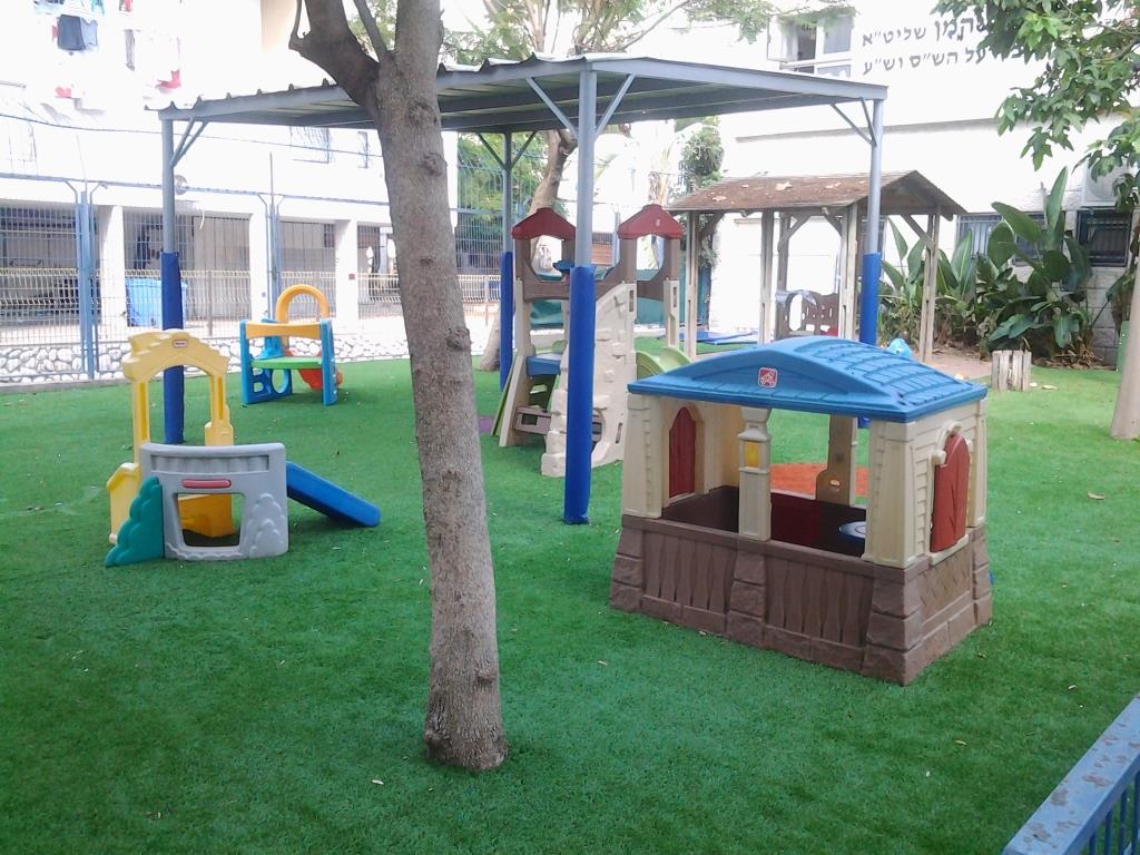 X557671 הקמת חצר משחקים – גן אלומה